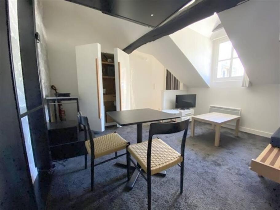 Superbe Studio Avec Terrasse - Cathedrale น็องต์ ภายนอก รูปภาพ